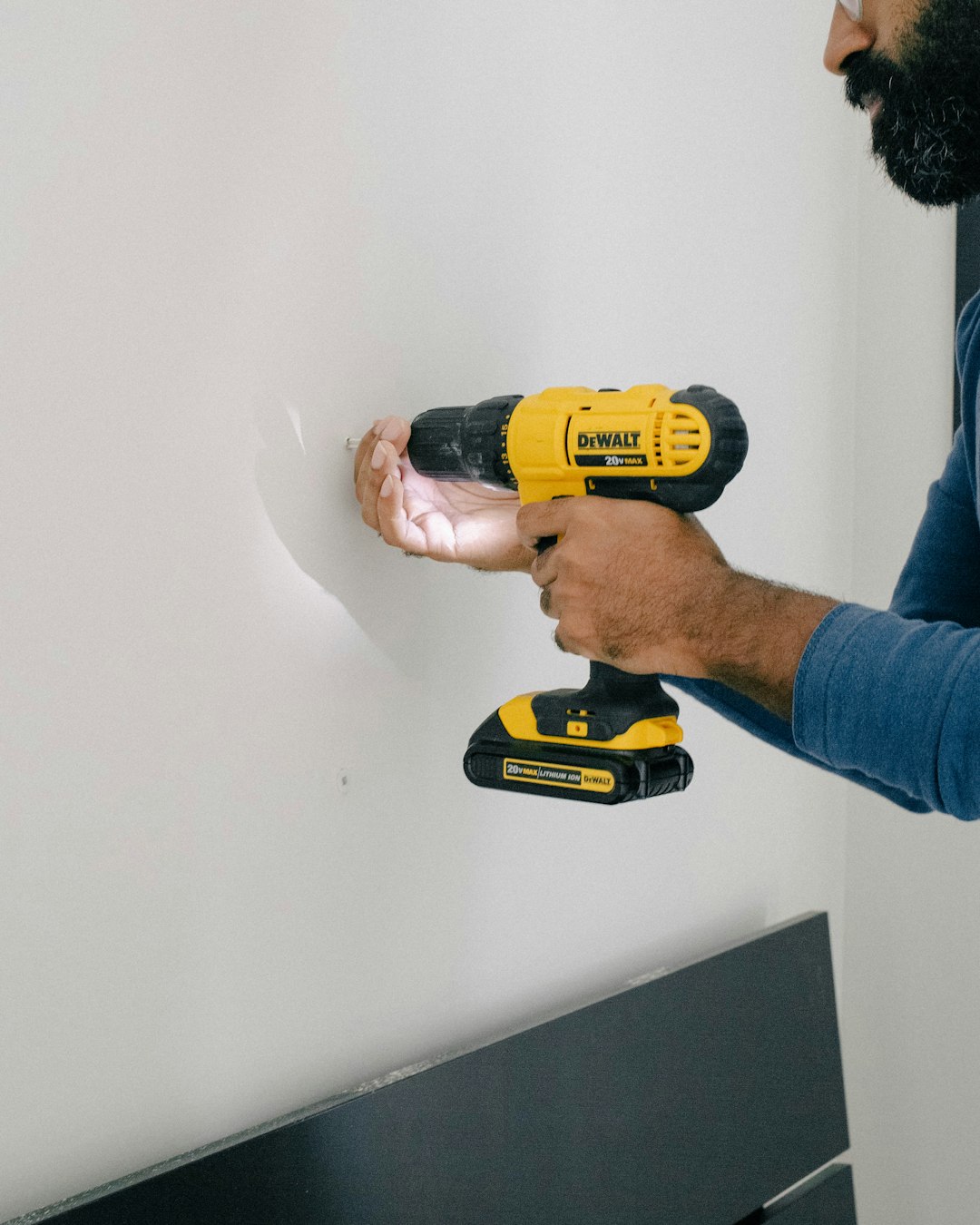 services-01 How To Put Anchors Into Walls